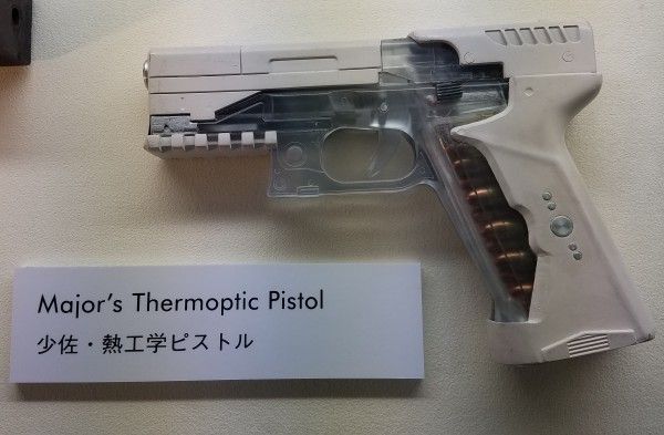 ghost-in-the-shell-thermoptic-pistol-the-major-scarlett-johansoon