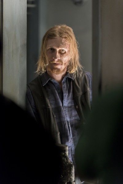 the-walking-dead-season-7-the-cell-image-2
