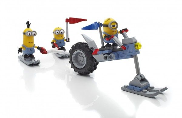 minions-mega-brand-waterski