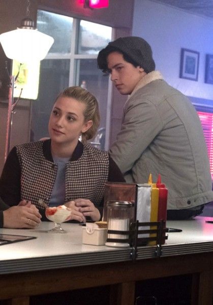 riverdale-lili-reinhart-cole-sprouse