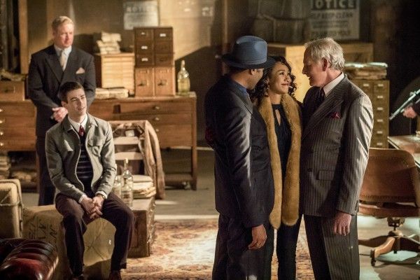 the-flash-musical-episode-duet-grant-gustin-candice-patton-victor-garber