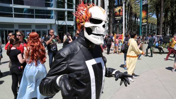 cosplay-wondercon-2017-image-59-600x338.jpg