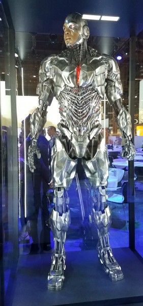 justice-league-cyborg-costume-1