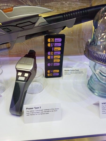 star-trek-the-next-generation-props-expo-images-2