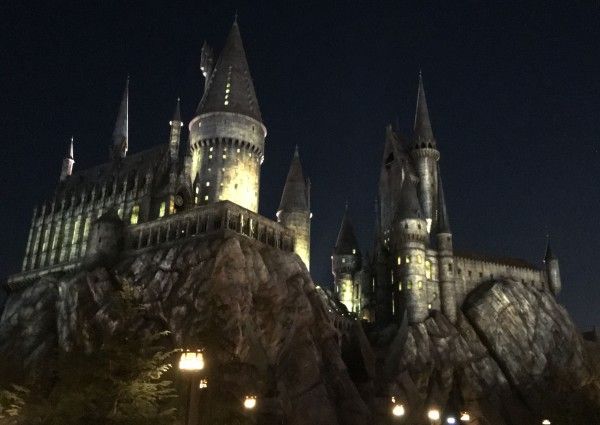 nighttime-lights-at-hogwarts-castle-01
