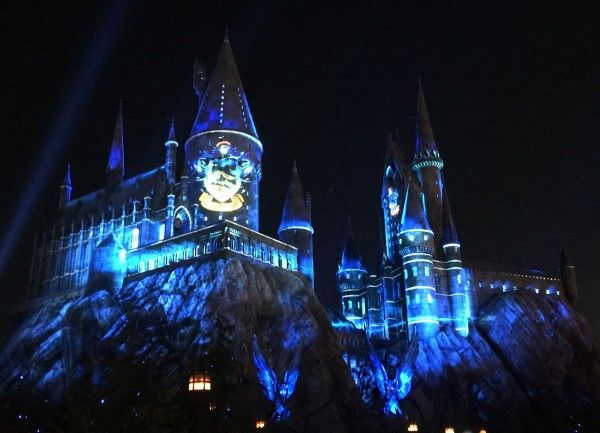 nighttime-lights-at-hogwarts-castle-04