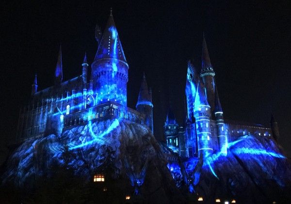 nighttime-lights-at-hogwarts-castle-05