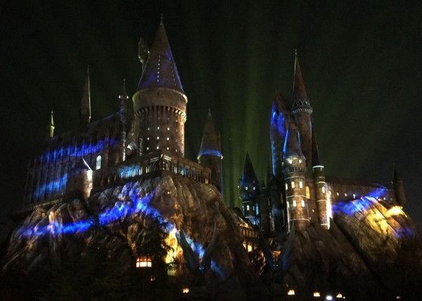 nighttime-lights-at-hogwarts-castle-06