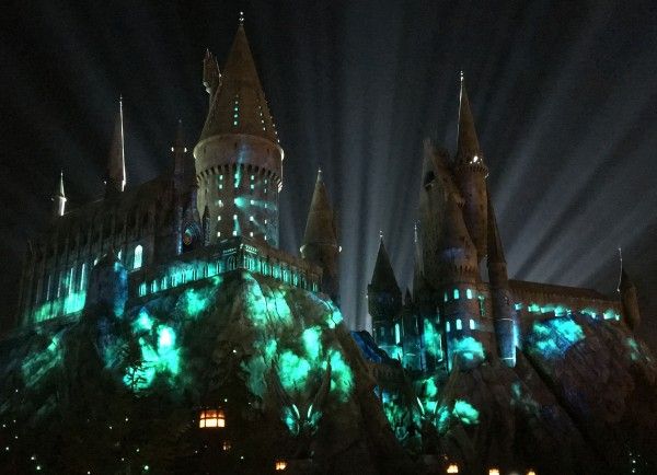 nighttime-lights-at-hogwarts-castle-09