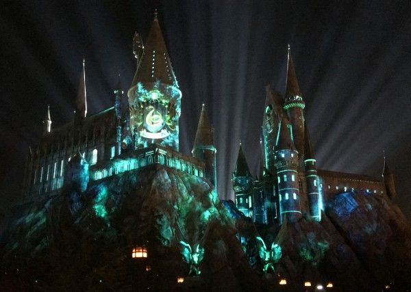 nighttime-lights-at-hogwarts-castle-10