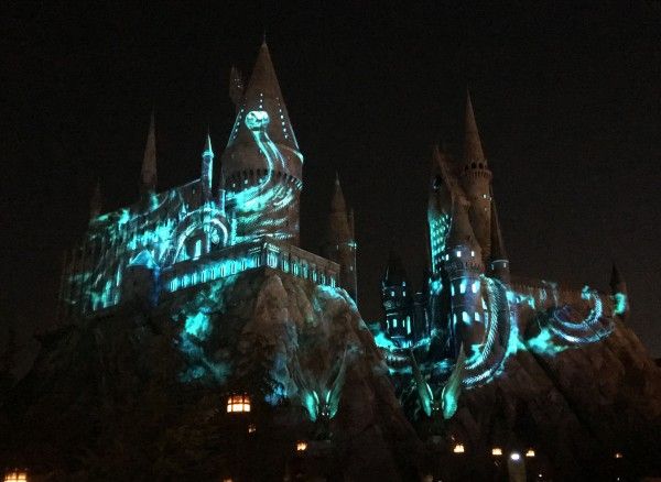 nighttime-lights-at-hogwarts-castle-11