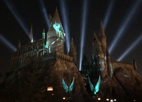 nighttime-lights-at-hogwarts-castle-12