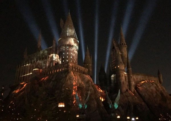 nighttime-lights-at-hogwarts-castle-13