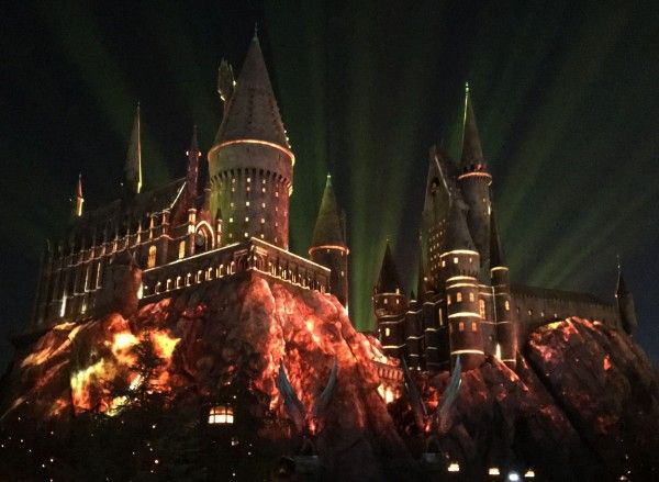 nighttime-lights-at-hogwarts-castle-14