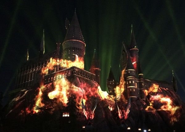 nighttime-lights-at-hogwarts-castle-15
