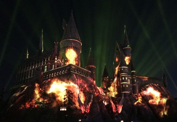 nighttime-lights-at-hogwarts-castle-16