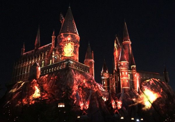 nighttime-lights-at-hogwarts-castle-17