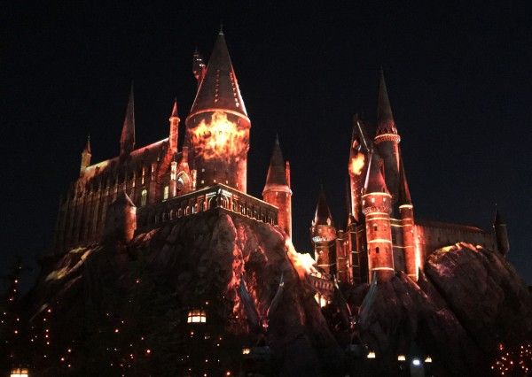 nighttime-lights-at-hogwarts-castle-19