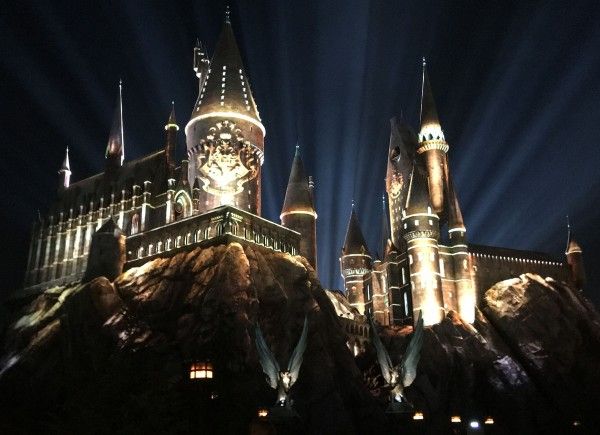nighttime-lights-at-hogwarts-castle-21