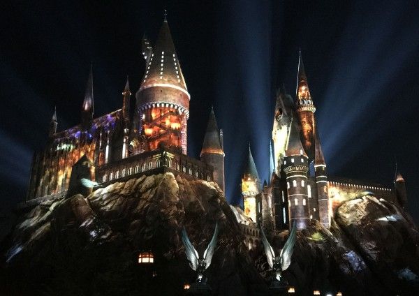 nighttime-lights-at-hogwarts-castle-24