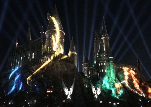 nighttime-lights-at-hogwarts-castle-26