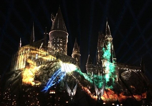 nighttime-lights-at-hogwarts-castle-27