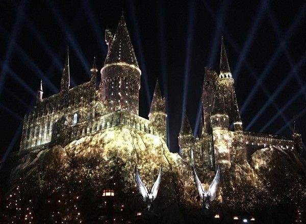 nighttime-lights-at-hogwarts-castle-28