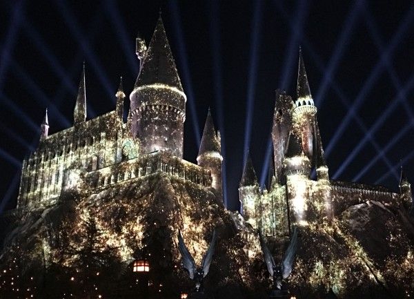 nighttime-lights-at-hogwarts-castle-29