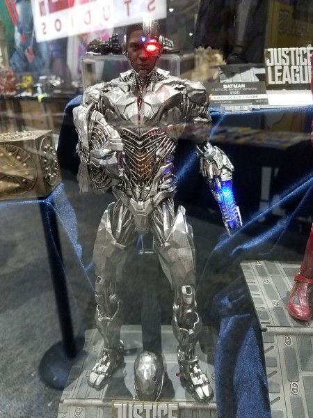 cyborg-justice-league-hot-toys-sideshow