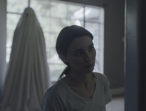 rooney-mara-a-ghost-story-image-with-sheet