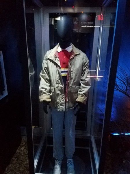 Stranger Things, Bright SDCC Images Reveal Props, Costumes