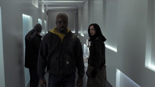 the-defenders-mike-colter-krysten-ritter