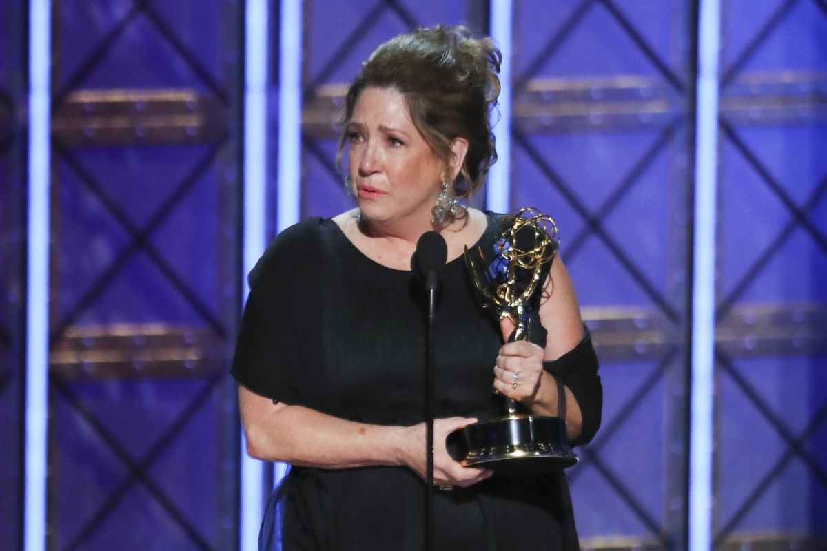 2017-emmys-ann-dowd
