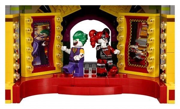 lego-batman-movie-joker-manor-mirrors