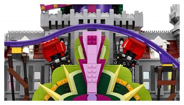 lego-batman-movie-joker-manor-roller-coaster-1