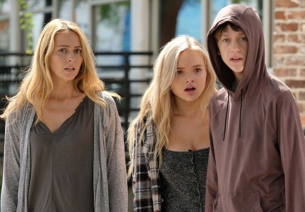 the-gifted-amy-acker-natalie-alyn-lind-percy-hynes-white