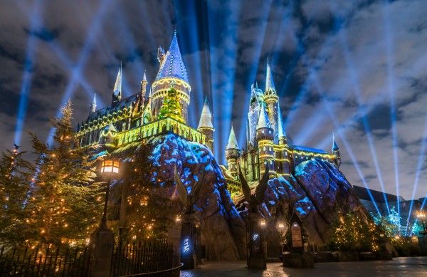 the-magic-of-christmas-at-hogwarts-castle-1