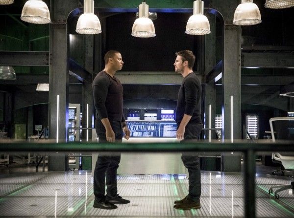 arrow-season-6-brothers-in-arms-image-1