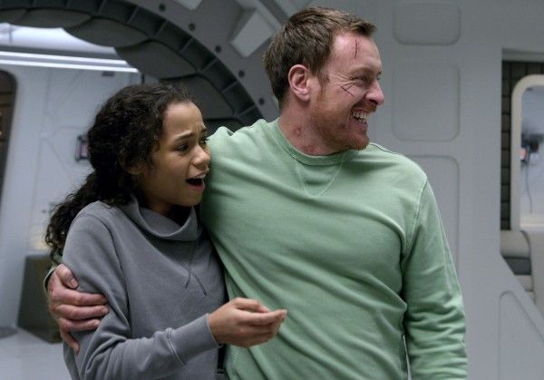 lost-in-space-toby-stephens-taylor-russell