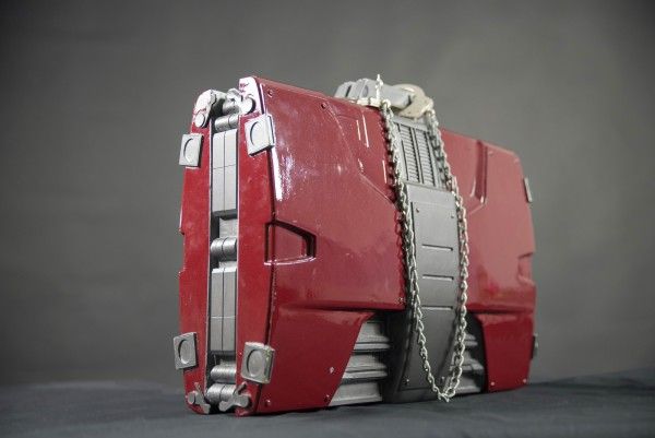 marvel-exhibition-iron-man-briefcase