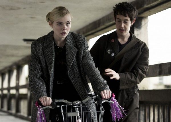 how-to-talk-to-girls-at-parties-elle-fanning-alex-sharp-04