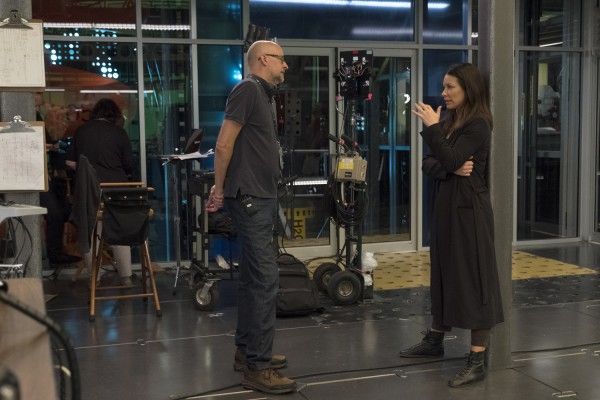 ant-man-and-the-wasp-set-photo-peyton-reed-evangeline-lilly