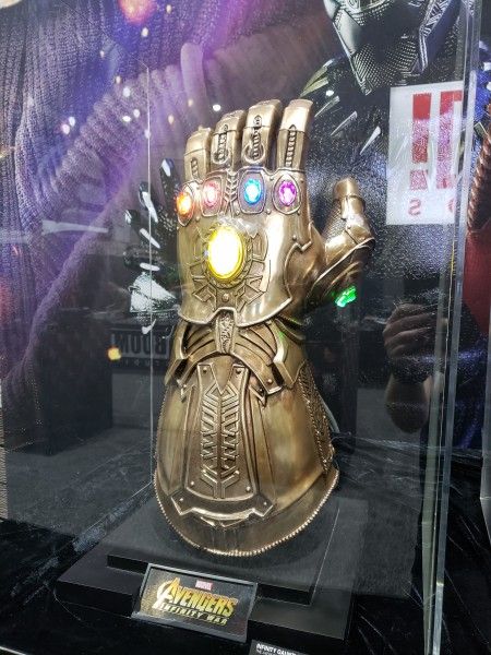 infinity-gauntlet-sideshow-collectibles-1