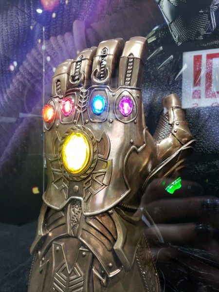 infinity-gauntlet-sideshow-collectibles-2