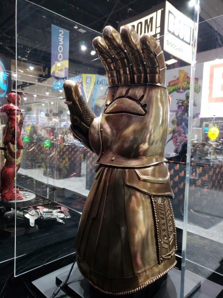 infinity-gauntlet-sideshow-collectibles-4