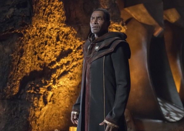 carl-lumbly-supergirl