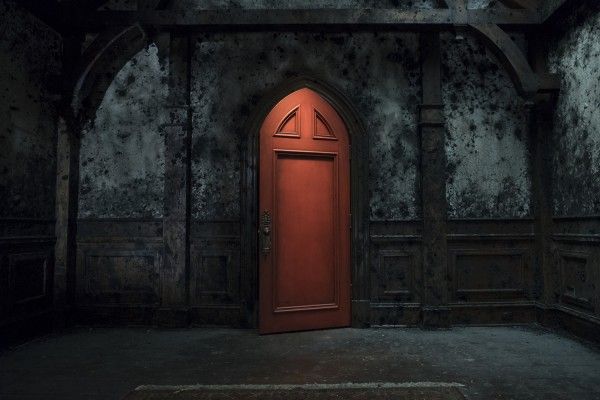 the-haunting-of-hill-house-door