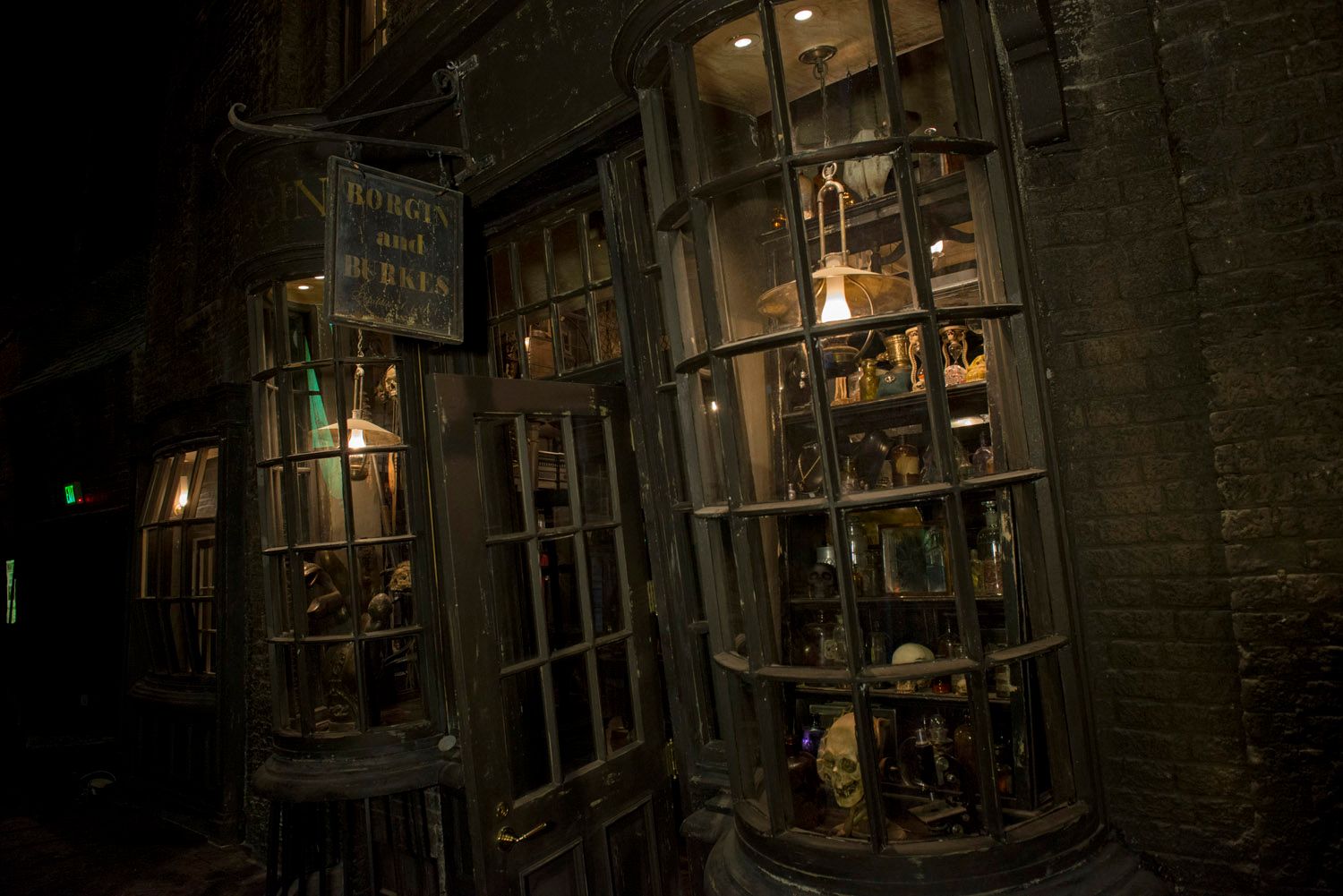 wizarding-world-of-harry-potter-diagon-alley-knockturn-alley