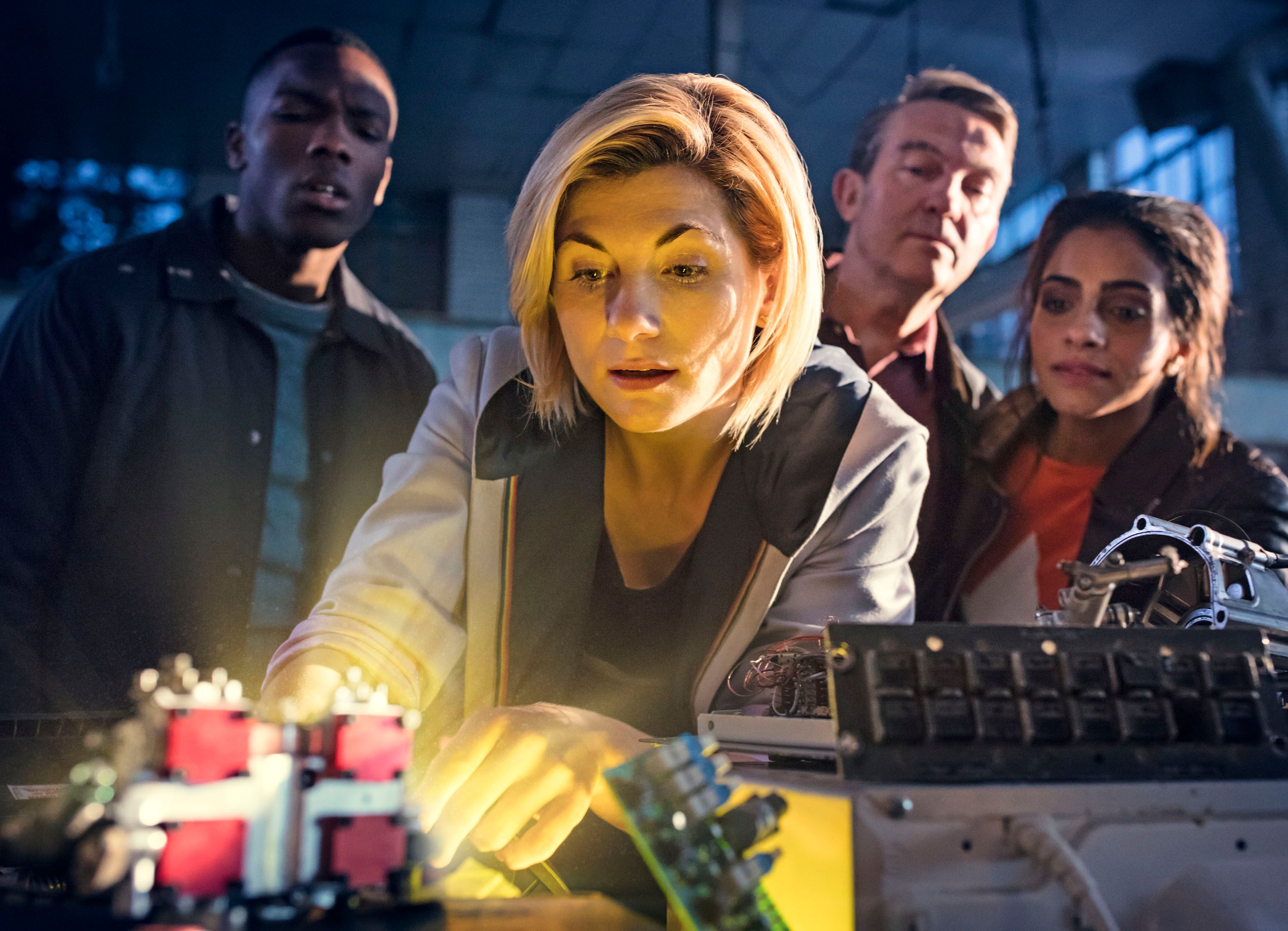 doctor-who-jodie-whittaker-mandip-gill-tosin-cole-bradley-walsh-02
