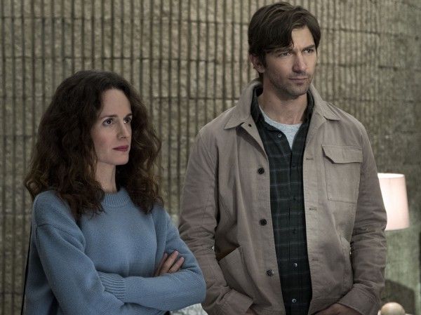 the-haunting-of-hill-house-michiel-huisman-elizabeth-reaser